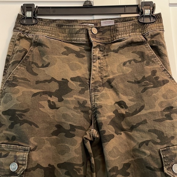 Fashionnova Camo Joggers Unisex Size M - Picture 11 of 16